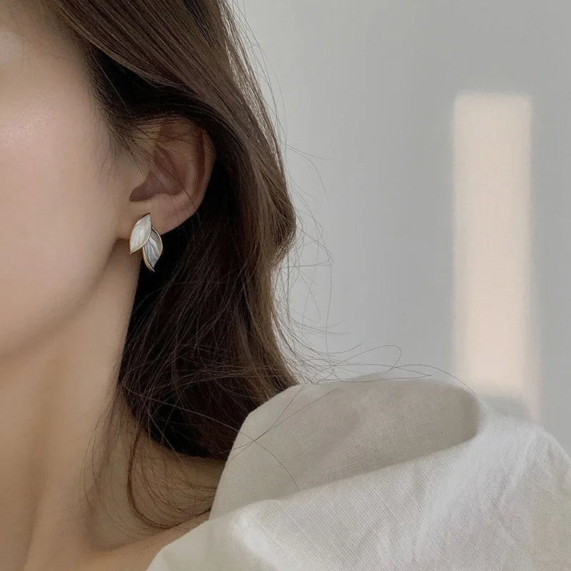 Sweet Leaf Stud Earrings for Women Fresh Blue and White Plant Ear Stud Exquisite Metal Style Earrings Elegant Jewelry Gift